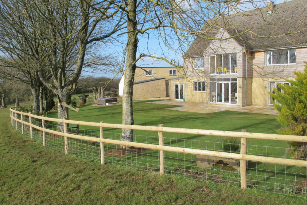 Half Round Timber Fence Rails 4" | 3.6m (12ft) - Image 4